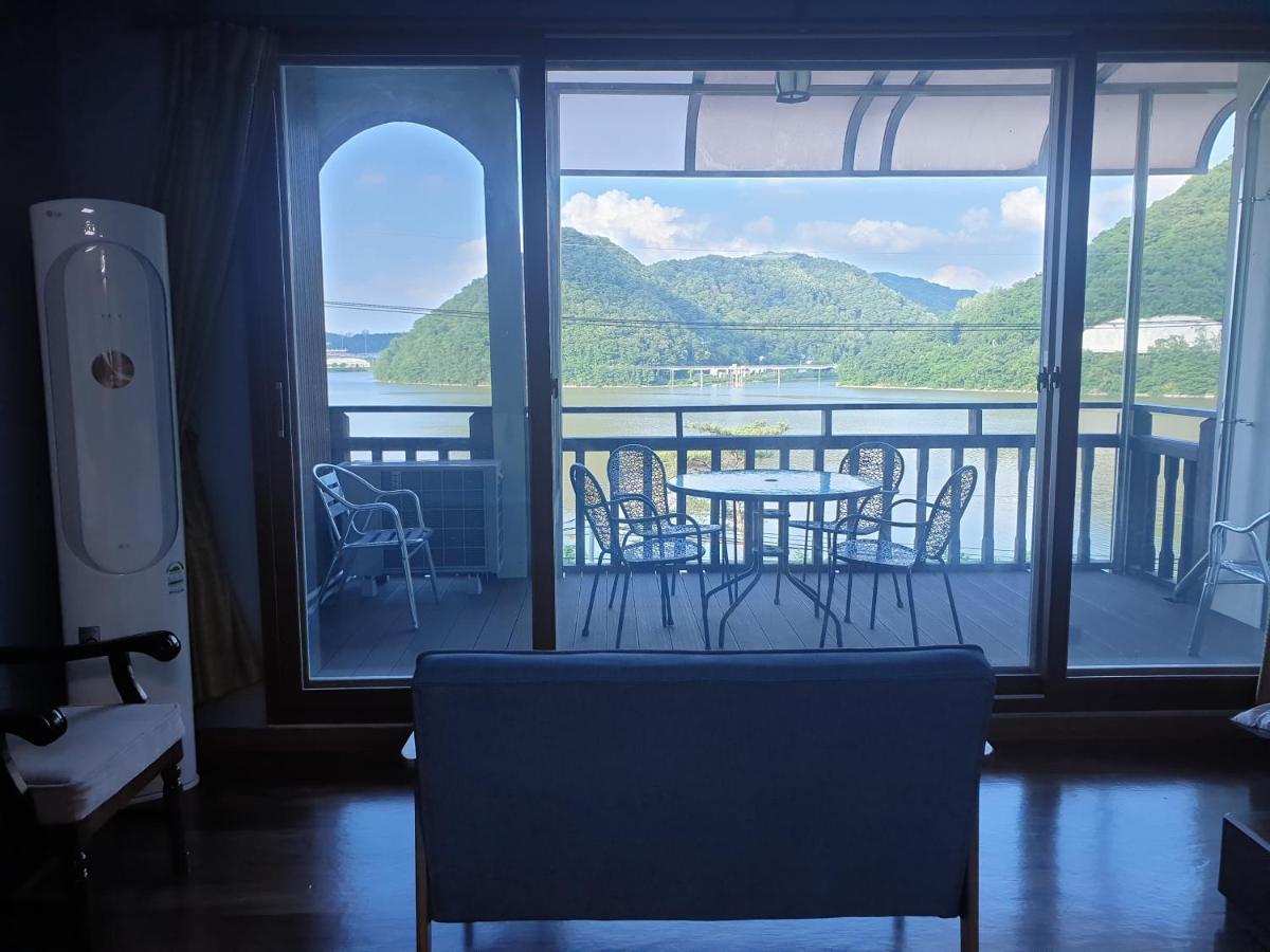 Lahoya Pension Чхунчхон Екстер'єр фото