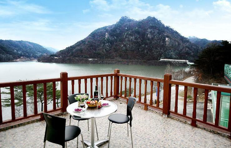 Lahoya Pension Чхунчхон Екстер'єр фото