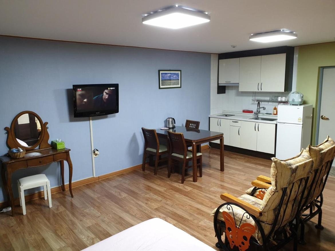 Lahoya Pension Чхунчхон Екстер'єр фото